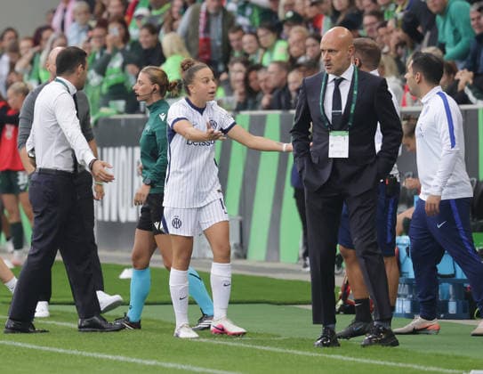 Chiara Robustellini Sent Off in Inter Milan Match: Soccer, Women s, 2026–2027 Season, Women s Champions League Qualifying, Round 3, VfL Wolfsburg vs. Inter Milan