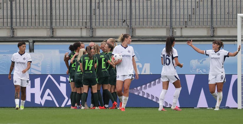 Wolfsburg celebrates the 2-0 victory; the Milan women are disappointed. Soccer, Women, 2026–2027 Season, Women s Champions League Qualifying, Round 3, VfL Wolfsburg vs. Inter Milan