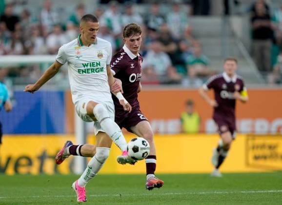 Amin Gröller of SK Rapid in action against James Wilson of Heart of Midlothian during a UEFA Conference League Play-Off Second Leg match between SK Rapid and Hearts at Weststadion on August 26, 2026 in Vienna, Austria. Rapid Vienna v Heart of Midlothian, UEFA Conference League, Play-Off Round, Second Leg, Football, Allianz Stadion, Vienna, Austria - 26 Aug 2026Vienna Allianz Stadion Austria  Copyright: xChristianxHofer Shutterstockx 17115048bh