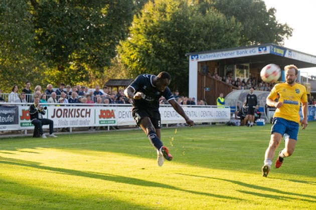 August 26, 2026, GER, Soccer, Regionalliga Nord, Matchday 5, 2026–2027 Season, Todesfelde, Joda Sportpark, SV Todesfelde vs. VfB Oldenburg, Anour ADAM (VfB Oldenburg) scores with a cross at the Joda Sportpark in Todesfelde, Schleswig-Holstein, Germany Copyright: xnordphotoxGmbHx xRojahnx