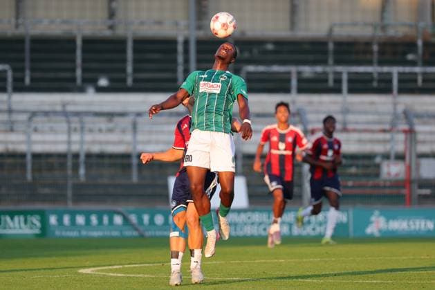26.08.26, GER, Regionalliga Nord, Fussball, 1. Spieltag, Saison 2026 2027, Dietmar-Scholze-Stadion an der Lohmuehle, VfB Lübeck vs Hamburger SV II Zweikampf Kopfball Kopfballduell zwischen Joel Amadi (VfB Luebeck 37) und Joonas Frenzel (Hamburger SV II 09) Foto nordphoto GmbH Tauchnitz Luebeck Dietmar-Scholze-Stadion an der Lohmuehle SH Germany *** August 26, 2026, GER, Regionalliga Nord, Soccer, Matchday 1, 2026–2027 Season, Dietmar Scholze Stadium an der Lohmuehle, VfB Lübeck vs. Hamburger SV II: A header duel between Joel Amadi (VfB Lübeck, No. 37) and Joonas Frenzel (Hamburger SV II, No. 09). Photo by nordphoto GmbH, Tauchnitz, Lübeck, Dietmar Scholze Stadium an der Lohmuehle, SH, Germany Copyright: xnordphotoxGmbHx xTauchnitzx