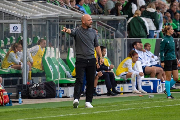 Germany, Soccer, UEFA, Women s Champions League, Qualifying Round, Round 3, First Leg 2026–2027: VfL Wolfsburg vs. FC Internazionale Milano on August 26, 2026, at the AOK Stadium in Wolfsburg; Stephan Lerch, VfL Wolfsburg coach, gesturing Copyright: xSvenxHeidmannx