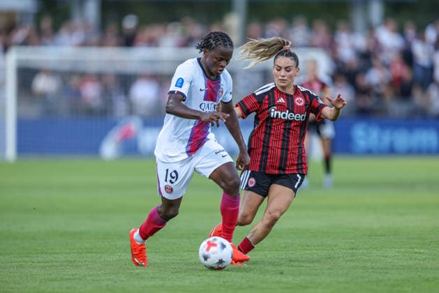 GER, Frankfurt, Eintracht Frankfurt vs. Paris Saint-Germain, UEFA Women s Champions League, soccer, UEFA, 2026–2027 season, Stadion am Brentanobad, 3rd qualifying round, first leg (pictured, from left): Merveille Kanjinga, Paris Saint-Germain Women s Team 19, Ereleta Memeti, Eintracht Frankfurt Women’s Team, No. 7. DFB and DFL regulations prohibit any use of photographs as image sequences and or quasi-video. August 26, 2026 Copyright: HMBxMedia HendrikxHamelau
