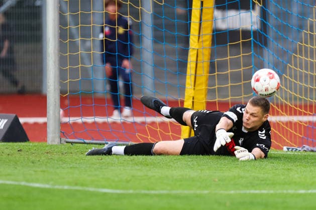 August 26, 2026, Soccer, Men s, Regionalliga Nord, Matchday 5, SV Atlas Delmenhorst vs. BSV Kickers Emden, Goalkeeper Damian Schobert 1: SV Atlas Delmenhorst saves a penalty kick