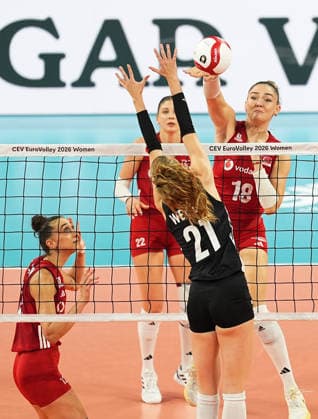 Turkiye v Germany - CEV EuroVolley 2026 ISTANBUL, TURKIYE - AUGUST 26: Zehra Gunes (18) of Turkiye in action against Camilla Weitzel (21) of Germany during the CEV EuroVolley 2026 Women Group A match between Turkiye and Germany at Sinan Erdem Sports Hall, on August 26, 2026, in Istanbul, Turkiye. Esra Bilgin Anadolu Istanbul Turkey. Editorial use only. Please get in touch for any other usage.  Copyright: x2026xAnadoluxEsraxBilginx