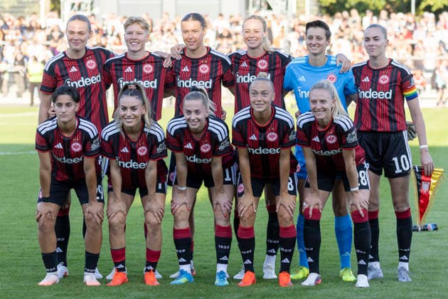 UWCL Qualifier: Eintracht Frankfurt vs. Paris Saint-Germain, August 26, 2026 Team photo of Eintracht Frankfurt with Marthine Östenstad (Eintracht Frankfurt 14), Paulina Krumbiegel (Eintracht Frankfurt 27), Larissa Mühlhaus (Eintracht Frankfurt 47), Rebecka Blomqvist (Eintracht Frankfurt 28), and Lina Altenburg (Eintracht Frankfurt) 12 Laura Freigang, Eintracht Frankfurt; 10 Dilara Acikgöz, Eintracht Frankfurt; 29 Ereleta Memeti, Eintracht Frankfurt; 7 Nina Lührßen Lührssen, Eintracht Frankfurt; 11 Hanna Bennison, Eintracht Frankfurt; 8 Rebecka Blomqvist, Eintracht Frankfurt; 28, Amanda Ilestedt Eintracht Frankfurt 13, Eintracht Frankfurt vs. Paris Saint-Germain, Frankfurt, Stadion am Brentanobad, August 26, 2026 Copyright: xBEAUTIFULxSPORTS Gawlikx