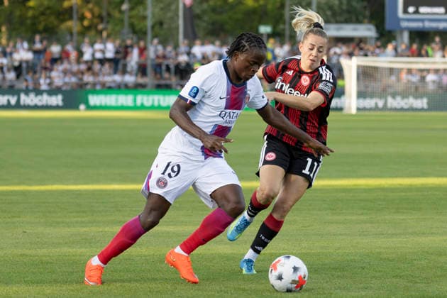 UWCL Qualifier: Eintracht Frankfurt vs. Paris Saint-Germain, August 26, 2026—Merveille Kanjinga (Paris Saint-Germain, PSG, 19) and Nina Lührßen (Eintracht Frankfurt, 11) battle for the ball, Eintracht Frankfurt vs. Paris Saint-Germain, Frankfurt, Stadion am Brentanobad, August 26, 2026 Copyright: xBEAUTIFULxSPORTS Gawlikx