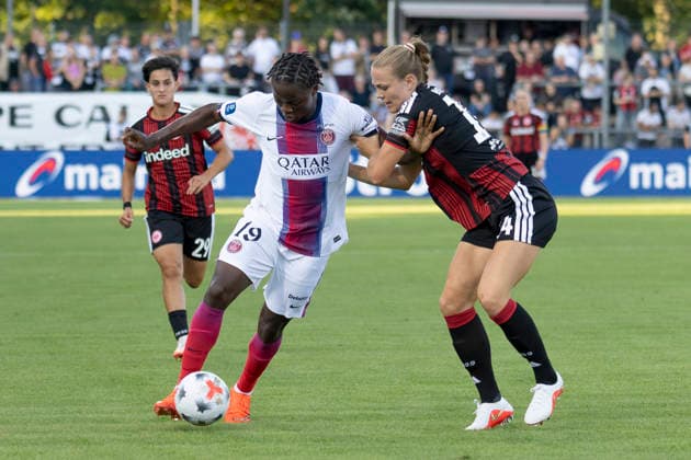 UWCL Qualifier: Eintracht Frankfurt vs. Paris Saint-Germain, August 26, 2026—Merveille Kanjinga (Paris Saint-Germain, PSG, 19) and Marthine Östenstad (Eintracht Frankfurt, 14) battle for the ball, Eintracht Frankfurt vs. Paris Saint-Germain, Frankfurt, Stadion am Brentanobad, August 26, 2026 Copyright: xBEAUTIFULxSPORTS Gawlikx