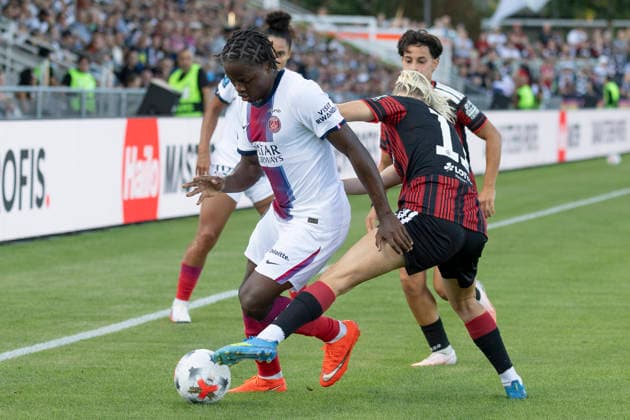UWCL Qualifier: Eintracht Frankfurt vs. Paris Saint-Germain, August 26, 2026. Merveille Kanjinga (Paris Saint-Germain, PSG, 19) and Nina Lührßen (Eintracht Frankfurt, 11) battle for the ball, Eintracht Frankfurt vs. Paris Saint-Germain, Frankfurt, Stadion am Brentanobad, August 26, 2026 Copyright: xBEAUTIFULxSPORTS Gawlikx