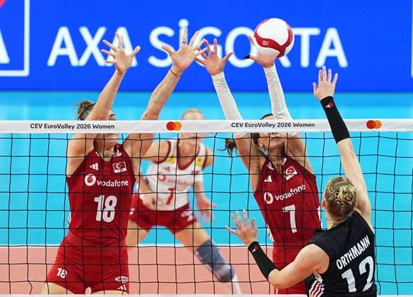 Turkiye v Germany - CEV EuroVolley 2026 ISTANBUL, TURKIYE - AUGUST 26: Zehra Gunes (18) of Turkiye in action against Hanna Orthmann (12) of Germany during the CEV EuroVolley 2026 Women Group A match between Turkiye and Germany at Sinan Erdem Sports Hall, on August 26, 2026, in Istanbul, Turkiye. Esra Bilgin Anadolu Istanbul Turkey. Editorial use only. Please get in touch for any other usage.  Copyright: x2026xAnadoluxEsraxBilginx