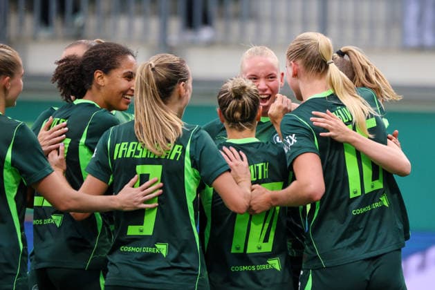 Wolfsburg, Germany, August 26, 2026—Champions League Qualifying Round, First Leg: VfL Wolfsburg Women vs. Inter Milan Women. Pictured: Goal scorer Camilla Küver. Küver (Wolfsburg), on the right, scores the goal to make it 2–0 for Wolfsburg and celebrates with her teammates. Copyright: HMBxMedia MadeleinexFantini