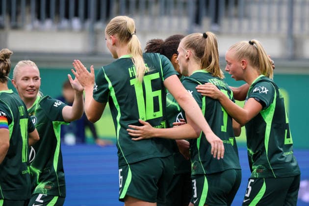 Wolfsburg, Germany, August 26, 2026, Champions League Qualifying First Leg: VfL Wolfsburg Women vs. Inter Milan Women. Pictured, from left: Camilla Küver (Wolfsburg), the second goal scorer, scores the 2-0 goal for Wolfsburg and celebrates with Thea Bjelde (Wolfsburg), Lieske Carleer (Wolfsburg), and Ella Peddemors (Wolfsburg) Copyright: HMBxMedia MadeleinexFantini