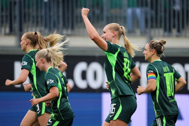 Wolfsburg, Germany, August 26, 2026—Champions League Qualifying Round, First Leg: VfL Wolfsburg Women vs. Inter Milan Women. Pictured: Goal scorer Camilla Küver (Kuever) of Wolfsburg, center, scores the goal to make it 2–0 for Wolfsburg and celebrates with her teammates. Copyright: HMBxMedia MadeleinexFantini