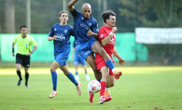 Soccer, 2026–2027 Season, Regionalliga Nord, Eimsbütteler TV, Bremer SV, Anthony Nwachukwu (BSV), l, Jasper Hölscher (Wandsbek, Hamburg)