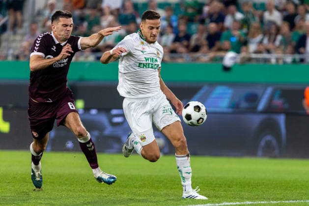 SOCCER - UEFA ECL, Rapid vs Hearts VIENNA,AUSTRIA,26.AUG.26 - SOCCER - UEFA Conference League, play-off, SK Rapid Wien vs Heart of Midlothian FC. Image shows Oisin McEntee (Hearts) and Ercan Kara (Rapid).  GEPAxpictures xPhilippxBrem