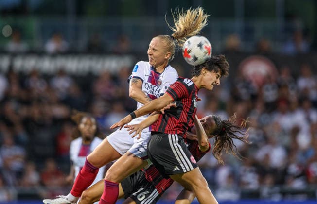 GER, Frankfurt, Eintracht Frankfurt vs. Paris Saint-Germain, UEFA Women’s Champions League, Soccer, UEFA, 2026–2027 Season, Stadion am Brentanobad, 3rd Qualifying Round, First Leg (Pictured, from left: Paulina Dudek, Paris Saint-Germain Women 4), Dilara Acikgoz, Eintracht Frankfurt Women’s Team, No. 29. DFB and DFL regulations prohibit any use of photographs as image sequences and or quasi-video. August 26, 2026 Copyright: HMBxMedia HendrikxHamelau