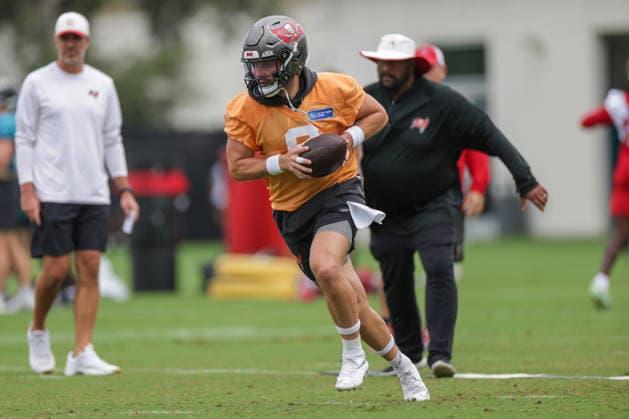 JACKSONVILLE, FL - AUGUST 26: Baker Mayfield 6 of the Tampa Bay Buccaneers works on a drill during the Jacksonville Jaguars joint practice with the Tampa Bay Buccaneers on August 26, 2026 at the Miller Electric Center in Jacksonville, Fl. (Photo by David Rosenblum Icon Sportswire) NFL, American Football Herren, USA AUG 26 Jaguars Training Camp EDITORIAL USE ONLY Icon260826251335