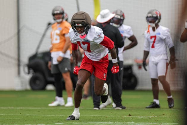 JACKSONVILLE, FL - AUGUST 26: Ted Hurst III 17 of the Tampa Bay Buccaneers runs during the Jacksonville Jaguars joint practice with the Tampa Bay Buccaneers on August 26, 2026 at the Miller Electric Center in Jacksonville, Fl. (Photo by David Rosenblum Icon Sportswire) NFL, American Football Herren, USA AUG 26 Jaguars Training Camp EDITORIAL USE ONLY Icon260826251336