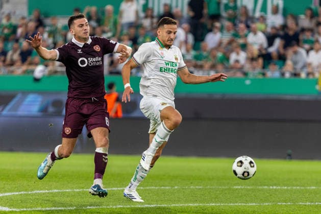 SOCCER - UEFA ECL, Rapid vs Hearts VIENNA,AUSTRIA,26.AUG.26 - SOCCER - UEFA Conference League, play-off, SK Rapid Wien vs Heart of Midlothian FC. Image shows Oisin McEntee (Hearts) and Ercan Kara (Rapid).  GEPAxpictures xPhilippxBrem