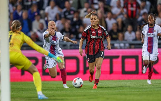 GER, Frankfurt, Eintracht Frankfurt vs. Paris Saint-Germain, UEFA Women s Champions League, Soccer, UEFA, 2026–2027 Season, Stadion am Brentanobad, 3rd Qualifying Round, First Leg (pictured, from left): DFB DFL REGULATIONS PROHIBIT ANY USE OF PHOTOGRAPHS AS IMAGE SEQUENCES AND OR QUASI-VIDEO, August 26, 2026 Copyright: HMBxMedia HendrikxHamelau