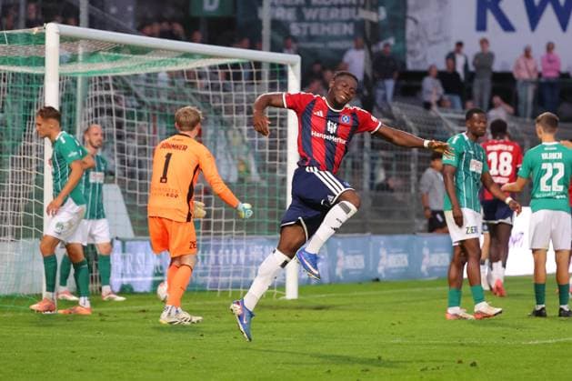 26.08.26, GER, Regionalliga Nord, Fussball, 1. Spieltag, Saison 2026 2027, Dietmar-Scholze-Stadion an der Lohmuehle, VfB Lübeck vs Hamburger SV II Kelvin Ojo (Hamburger SV II 11) jubelt nach seiner Vorlage zum 1:3 Foto nordphoto GmbH Tauchnitz Luebeck Dietmar-Scholze-Stadion an der Lohmuehle SH Germany *** August 26, 2026, GER, Regionalliga Nord, Soccer, Matchday 1, 2026–2027 Season, Dietmar Scholze Stadium at the Lohmühle, VfB Lübeck vs. Hamburger SV II Kelvin Ojo of Hamburger SV II (No. 11) celebrates after his assist on the 1–3 goal. Photo: nordphoto GmbH, Tauchnitz, Lübeck, Dietmar Scholze Stadium at the Lohmühle, SH, Germany Copyright: xnordphotoxGmbHx xTauchnitzx