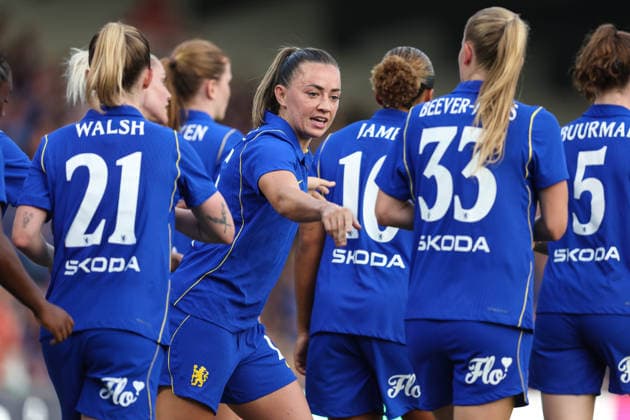 Chelsea gegen Real Sociedad Women, 26. August 2026, London – UEFA Women’s Champions League, dritte Qualifikationsrunde, Hinspiel: Chelsea gegen Real Sociedad Women. Katie McCabe von Chelsea feiert mit ihren Teamkolleginnen nach dem ersten Tor. Foto: Charlotte Wilson, Offside, London, Großbritannien  Copyright: xCharlottexWilsonx xOffsidexOffside