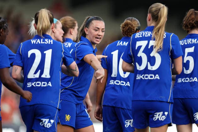 Chelsea gegen Real Sociedad Women, 26. August 2026, London – UEFA Women’s Champions League, dritte Qualifikationsrunde, Hinspiel: Chelsea gegen Real Sociedad Women. Katie McCabe von Chelsea feiert mit ihren Teamkolleginnen nach dem ersten Tor. Foto: Charlotte Wilson, Offside, London, Großbritannien  Copyright: xCharlottexWilsonx xOffsidexOffside