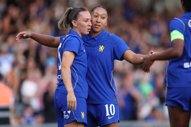 Chelsea gegen Real Sociedad Frauen, 26. August 2026, London – UEFA Women’s Champions League, dritte Qualifikationsrunde, Hinspiel: Chelsea gegen Real Sociedad Frauen. Katie McCabe von Chelsea feiert ihr erstes Tor zusammen mit Lauren James. Foto: Charlotte Wilson, Offside, London, Großbritannien  Copyright: xCharlottexWilsonx xOffsidexOffside