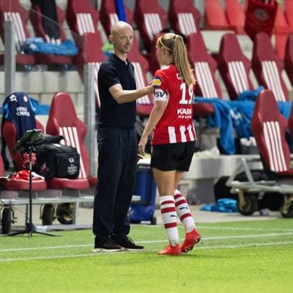 EINDHOVEN , 26-08-2026 , de Herdgang Stadium , Champions League women , knockout phase match 1 of 2 , season 2026 2027 , PSV - HB Koge , picture shows PSV women coach Kasper Kurland thanks PSV women player Janice Cayman after the match PSV - HB Koge (women) (0-1) PSV - HB Koge (women)  x206069134x Copyright: