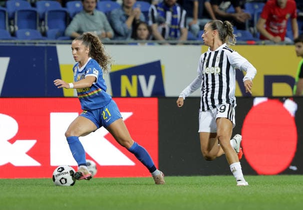 SOCCER - WCL, St.Poelten vs Juventus SANKT POELTEN,AUSTRIA,26.AUG.26 - SOCCER - UEFA Women s Champions League, qualification, SKN Sankt Poelten vs Juventus Turin. Image shows Izabela Krizaj (St.Poelten) and Tatiana Pinto (Juventus).  GEPAxpictures xWalterxLuger