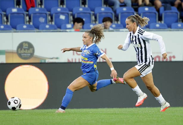 SOCCER - WCL, St.Poelten vs Juventus SANKT POELTEN,AUSTRIA,26.AUG.26 - SOCCER - UEFA Women s Champions League, qualification, SKN Sankt Poelten vs Juventus Turin. Image shows Izabela Krizaj (St.Poelten) and Tatiana Pinto (Juventus).  GEPAxpictures xWalterxLuger
