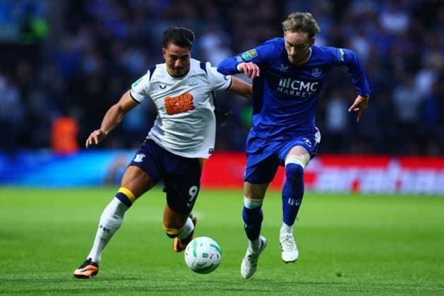 James Garner of Everton and Jusef Erabi of Preston North End Preston North End v Everton, EFL Carabao Cup, Second Round, Football, Deepdale, Preston, UK - 26 Aug 2026Preston Deepdale United Kingdom EDITORIAL USE ONLY No use with unauthorised audio, video, data, fixture lists, club league logos or live services. Online in-match use limited to 120 images, no video emulation. No use in betting, games or single club league player publications.  Copyright: xPaulxCurrie Shutterstockx 17115055an