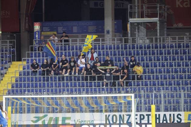 SOCCER - WCL, St.Poelten vs Juventus SANKT POELTEN,AUSTRIA,26.AUG.26 - SOCCER - UEFA Women s Champions League, qualification, SKN Sankt Poelten vs Juventus Turin. Image shows fans of St.Poelten.  GEPAxpictures xWalterxLuger