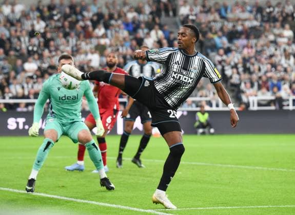 Joe Willock of Newcastle United in action Newcastle United v West Bromwich Albion, EFL Carabao Cup, Second Round, Football, St James Park, Newcastle, UK - 26 Aug 2026Newcastle St James Park United Kingdom EDITORIAL USE ONLY No use with unauthorised audio, video, data, fixture lists, club league logos or live services. Online in-match use limited to 120 images, no video emulation. No use in betting, games or single club league player publications.  Copyright: xRichardxLee Shutterstockx 17115059aj