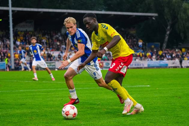 Andrà Ndiaye, Andre Ndiaye SV Atlas Delmenhorst, 3, Theo Schröder BSV Kickers Emden, 9, German Soccer, Regionalliga Nord, 2026–27 Season, Matchday 5, August 26, 2026, SV Atlas Delmenhorst vs. BSV Kickers Emden, Stadium on Düsternortstraße, Delmenhorst, Lower Saxony Copyright: xLeonxFrickx