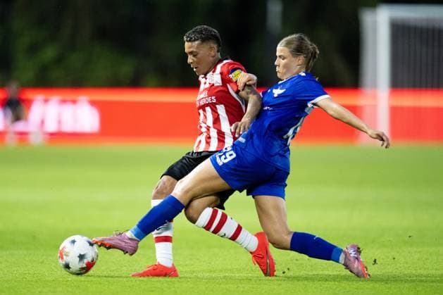 EINDHOVEN , 26-08-2026 , de Herdgang Stadium , Champions League women , knockout phase match 1 of 2 , season 2026 2027 , PSV - HB Koge , picture shows PSV women player Shanice van der Sanden HB Koge women player Signe Markvardsen PSV - HB Koge (women)  x206069761x Copyright: