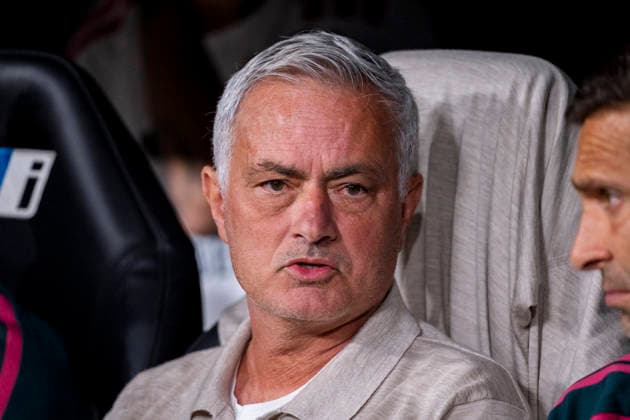 Real Madrid CF v Real Sociedad Jose Mourinho, head coach of Real Madrid CF, sits on the bench prior to the LaLiga EA Sports football match between Real Madrid CF and Real Sociedad at Estadio Bernabeu on August 26, 2026 in Madrid, Spain. Madrid Estadio Bernabeu Madrid Spain Copyright: xAlbertoxGardinx AGardin_20260826_Foot_Liga_Rea_Mad_Rea_Soc_0100
