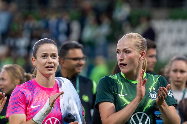 Germany, Soccer, UEFA, Women s Champions League, Qualifying Round 3, First Leg 2026–2027: VfL Wolfsburg vs. FC Internazionale Milano on August 26, 2026, at the AOK Stadium in Wolfsburg. Stina Johannes (VfL Wolfsburg, No. 1) and Camilla Küver (VfL Wolfsburg, No. 16) after the game Copyright: xSvenxHeidmannx