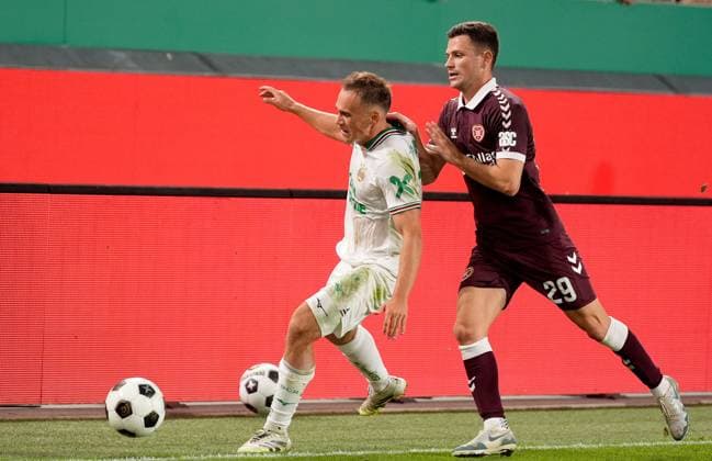Sabah Kerjota of Heart of Midlothian in action against Petter Dahl of SK Rapid during a UEFA Conference League Play-Off Second Leg match between SK Rapid and Hearts at Weststadion on August 26, 2026 in Vienna, Austria. Rapid Vienna v Heart of Midlothian, UEFA Conference League, Play-Off Round, Second Leg, Football, Allianz Stadion, Vienna, Austria - 26 Aug 2026Vienna Allianz Stadion Austria  Copyright: xChristianxHofer Shutterstockx 17115048fz