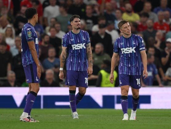 Tottenham Hotspur v Charlton Athletic Carabao Cup Charlton Athletic s Harvey Knibbs, Ivan Mesik and Greg Docherty react after conceding their first goal during the Carabao Cup Second Round match at Tottenham Hotspur Stadium, London 26 08 2026 UK Newspapers OUT Copyright: xDanielxHamburyx FIL-23825-0100