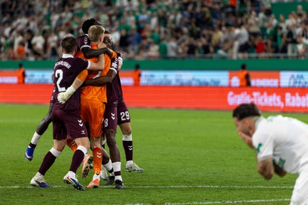 SOCCER - UEFA ECL, Rapid vs Hearts VIENNA,AUSTRIA,26.AUG.26 - SOCCER - UEFA Conference League, play-off, SK Rapid Wien vs Heart of Midlothian FC. Image shows the rejoicing of the Hearts.  GEPAxpictures xPhilippxBrem