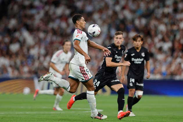 Jude Bellingham of Real Madrid CF controls the ball during the LaLiga EA Sports match between Real Madrid CF and Real Sociedad de Fútbol at Estadio Santiago Bernabéu on August 26, 2026, in Madrid, Spain. Photo by Manu Reino, DeFodi Images