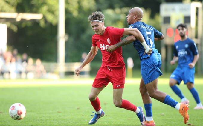 Soccer, 2026–2027 Season, Regionalliga Nord, Eimsbütteler TV, Bremer SV, Anthony Nwachukwu (BSV), r, Toralf Hense (Wandsbek, Hamburg)