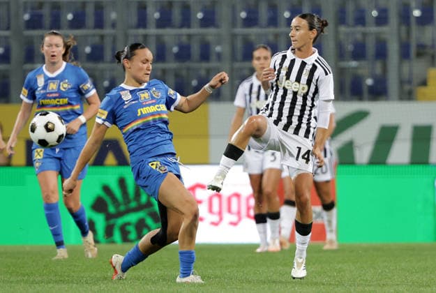 SOCCER - WCL, St.Poelten vs Juventus SANKT POELTEN,AUSTRIA,26.AUG.26 - SOCCER - UEFA Women s Champions League, qualification, SKN Sankt Poelten vs Juventus Turin. Image shows Alma Aagaard (St.Poelten) and Julia Bartel (Juventus).  GEPAxpictures xWalterxLuger