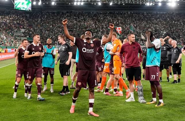 Heart of Midlothian celebrate after their side s victory over SK Rapid after a UEFA Conference League Play-Off Second Leg match between SK Rapid and Hearts at Weststadion on August 26, 2026 in Vienna, Austria. Rapid Vienna v Heart of Midlothian, UEFA Conference League, Play-Off Round, Second Leg, Football, Allianz Stadion, Vienna, Austria - 26 Aug 2026Vienna Allianz Stadion Austria  Copyright: xChristianxHofer Shutterstockx 17115048gq