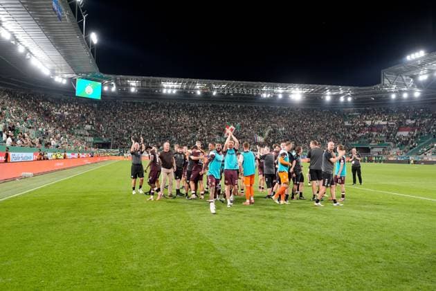 Heart of Midlothian celebrate after their side s victory over SK Rapid after a UEFA Conference League Play-Off Second Leg match between SK Rapid and Hearts at Weststadion on August 26, 2026 in Vienna, Austria. Rapid Vienna v Heart of Midlothian, UEFA Conference League, Play-Off Round, Second Leg, Football, Allianz Stadion, Vienna, Austria - 26 Aug 2026Vienna Allianz Stadion Austria  Copyright: xChristianxHofer Shutterstockx 17115048gr