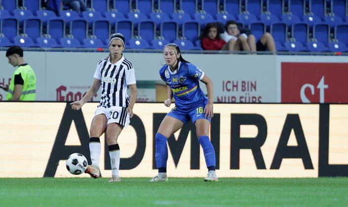 SOCCER - WCL, St.Poelten vs Juventus SANKT POELTEN,AUSTRIA,26.AUG.26 - SOCCER - UEFA Women s Champions League, qualification, SKN Sankt Poelten vs Juventus Turin. Image shows Alba Redondo (Juventus) and Fanni Nagy (St.Poelten).  GEPAxpictures xWalterxLuger