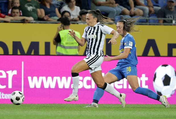 SOCCER - WCL, St.Poelten vs Juventus SANKT POELTEN,AUSTRIA,26.AUG.26 - SOCCER - UEFA Women s Champions League, qualification, SKN Sankt Poelten vs Juventus Turin. Image shows Annamaria Serturini (Juventus) and Danique Noordman (Juventus).  GEPAxpictures xWalterxLuger