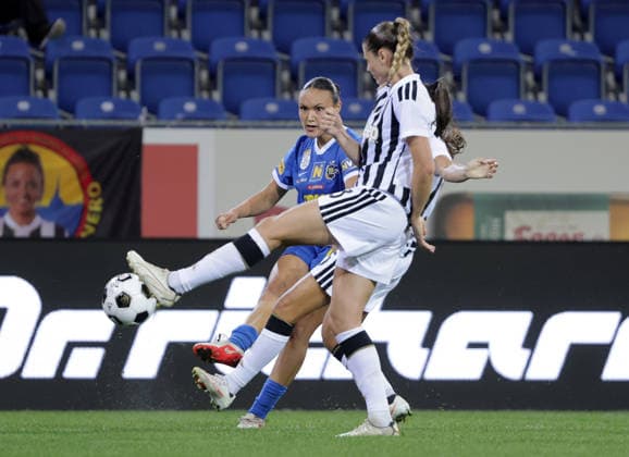 SOCCER - WCL, St.Poelten vs Juventus SANKT POELTEN,AUSTRIA,26.AUG.26 - SOCCER - UEFA Women s Champions League, qualification, SKN Sankt Poelten vs Juventus Turin. Image shows Alma Aagaard (St.Poelten) and Cecilia Salvai (Juventus).  GEPAxpictures xWalterxLuger