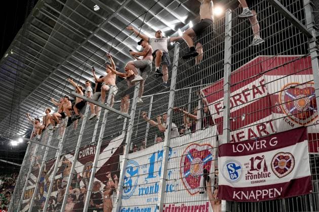 Heart of Midlothian supporters celebrate after their side s victory over SK Rapid after a UEFA Conference League Play-Off Second Leg match between SK Rapid and Hearts at Weststadion on August 26, 2026 in Vienna, Austria. Rapid Vienna v Heart of Midlothian, UEFA Conference League, Play-Off Round, Second Leg, Football, Allianz Stadion, Vienna, Austria - 26 Aug 2026Vienna Allianz Stadion Austria  Copyright: xChristianxHofer Shutterstockx 17115048gk